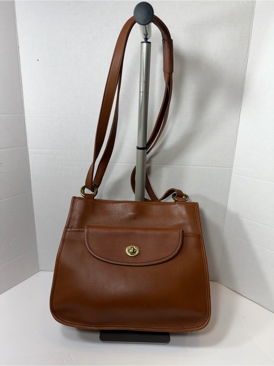 Hunt Club Handbags - Vintage Hunt Club Classic Brown Leather Shoulder Bag